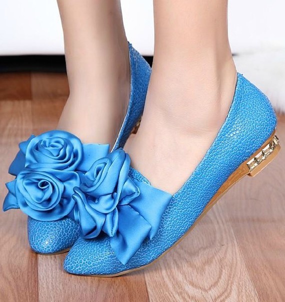 รองเท้าแฟชั่น แบบมีดอกไม้